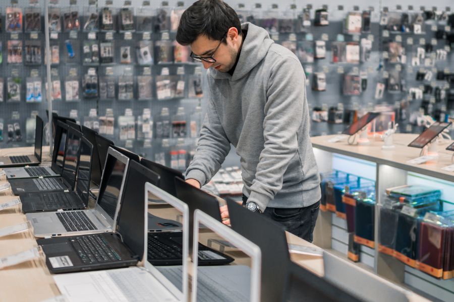 הוצאות קניית מחשב נייד מחול